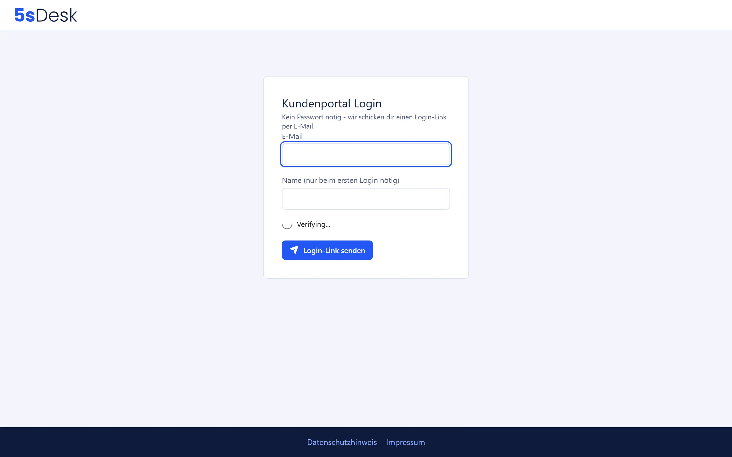 Login-Seite “Kundenportal Login” mit den Feldern E-Mail und Name